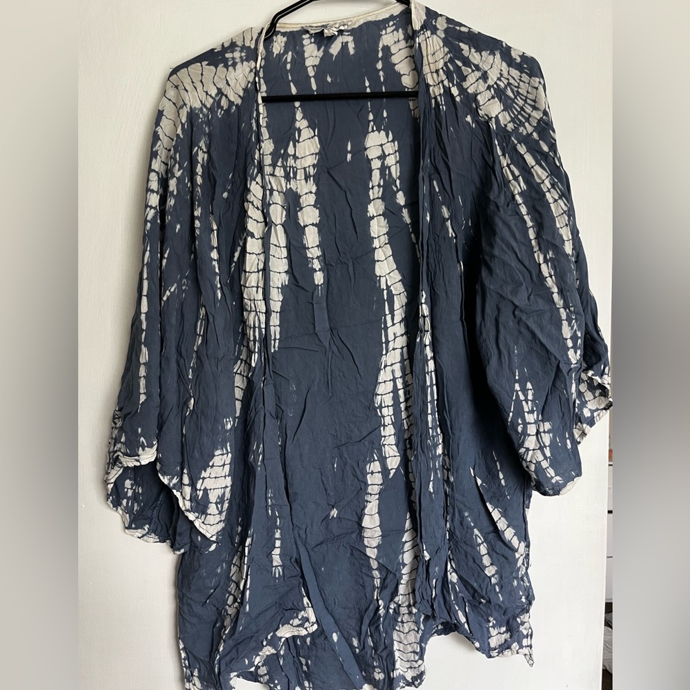 American Eagle Outfitters Blue and White Tie-Dye Kimono